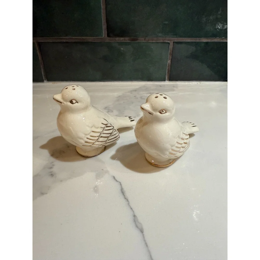 VINTAGE WHITE DOVE Bird SALT & PEPPER SHAKERS JAPAN Hand painted Japan